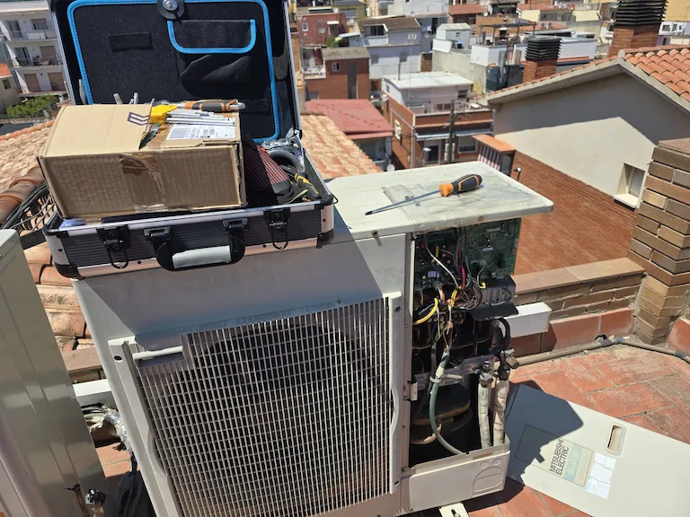 Servicio de revision en un sistema aerotermia que no calienta ni enfria